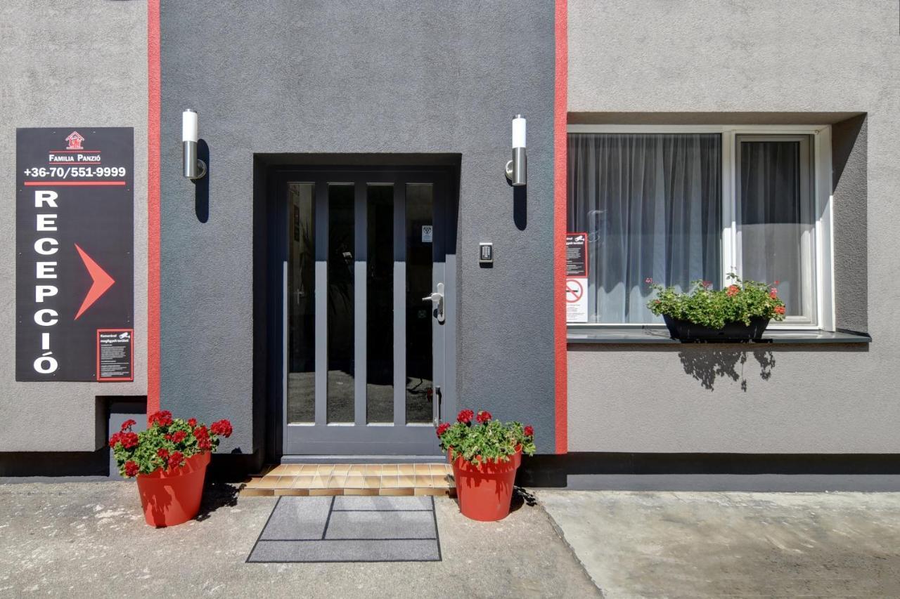 Familia Panzio & Apartmanhaz Gyor Exterior photo