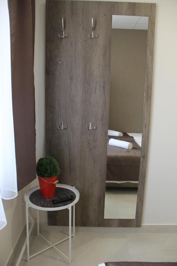 Familia Panzio & Apartmanhaz Gyor Exterior photo