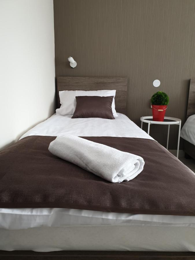 Familia Panzio & Apartmanhaz Gyor Exterior photo