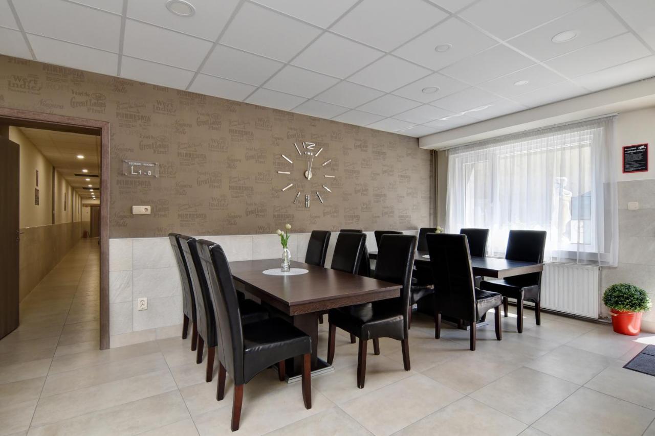 Familia Panzio & Apartmanhaz Gyor Exterior photo