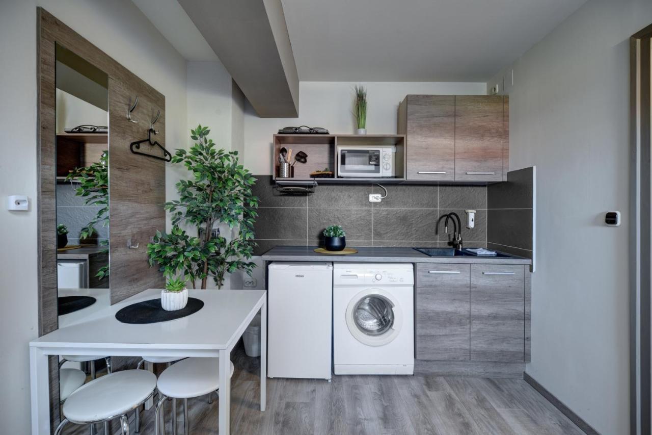 Familia Panzio & Apartmanhaz Gyor Exterior photo